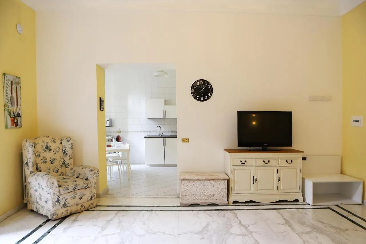 Piazza Dante Suites By Wonderful Italy Neapol